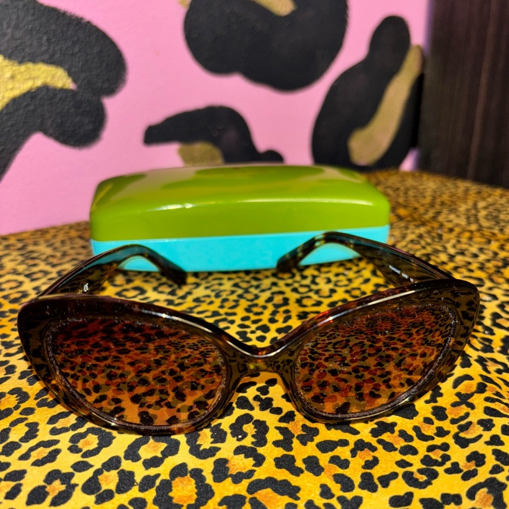 KATE SPADE BROWN SUNGLASSES WITH GREEN/BLUE CASE